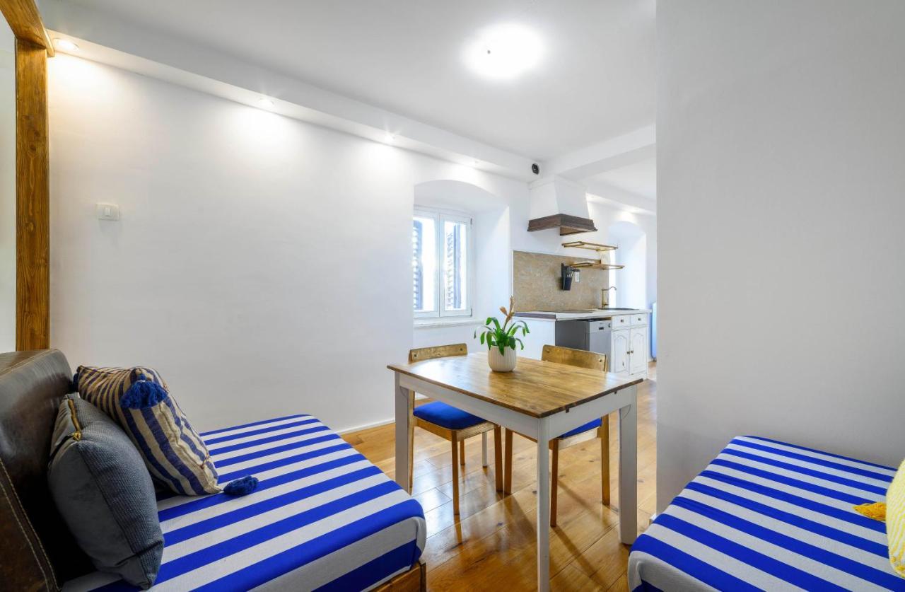 On The Rock Apartment