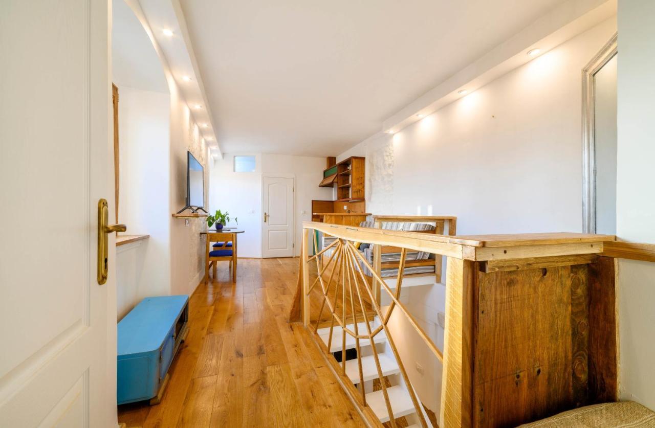 On The Rock Apartment *